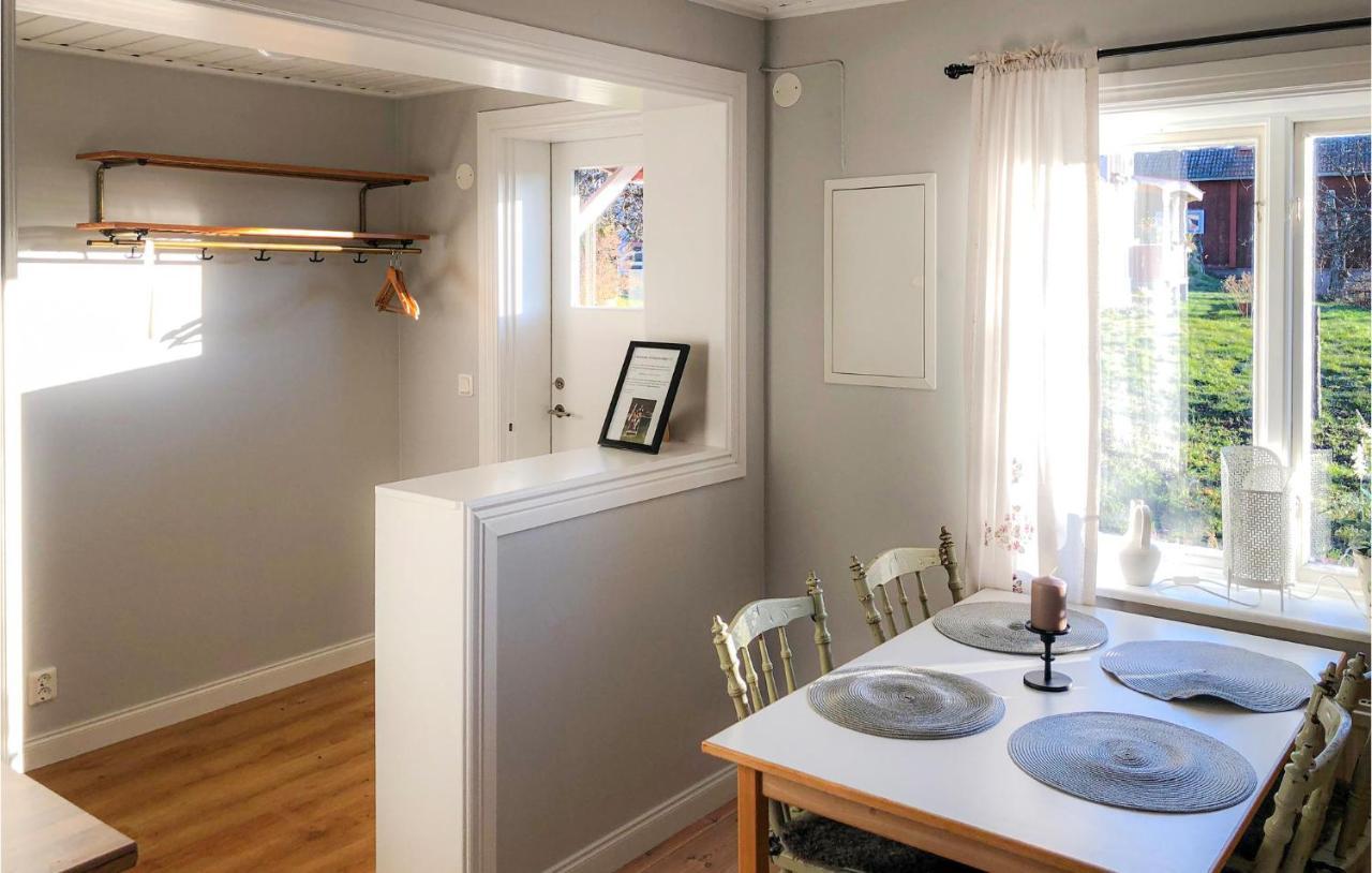 Cozy Home In Raettvik With Kitchen Exterior foto