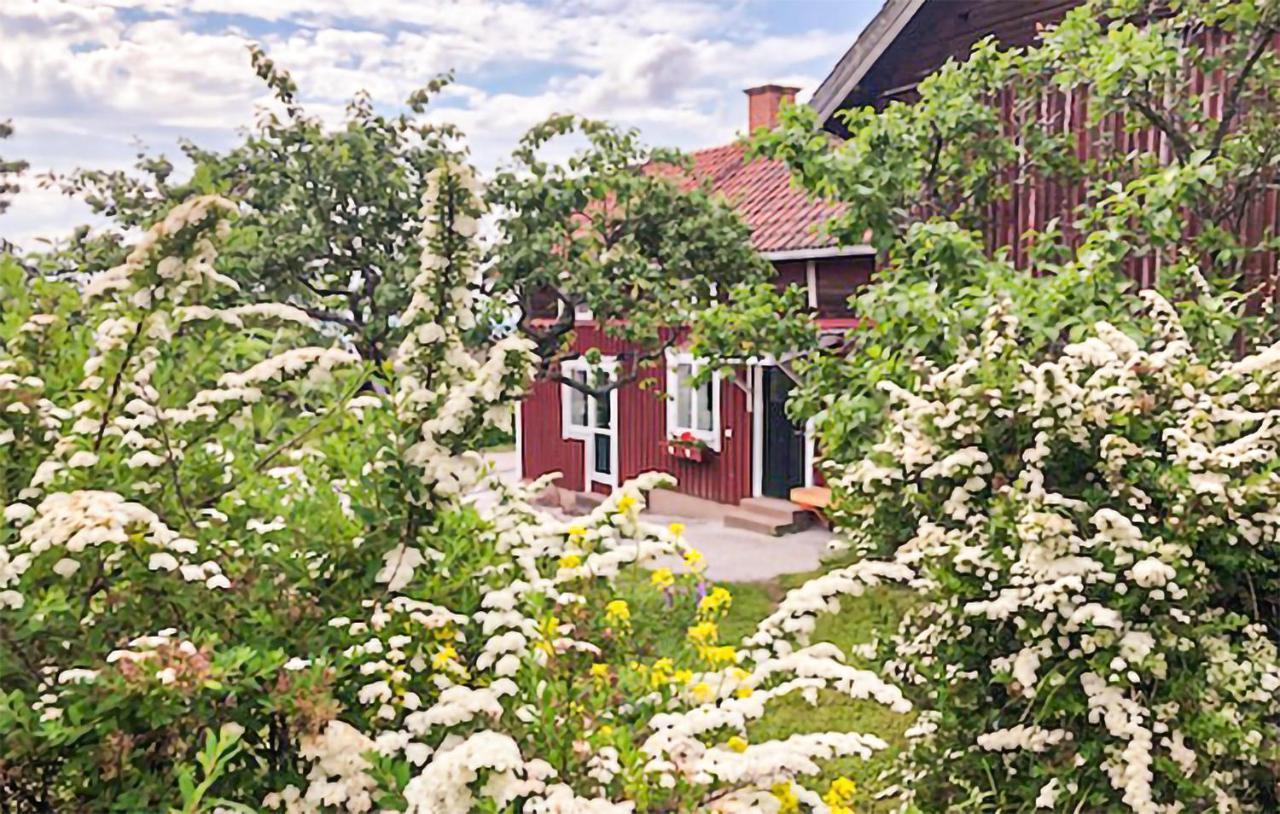 Cozy Home In Raettvik With Kitchen Exterior foto