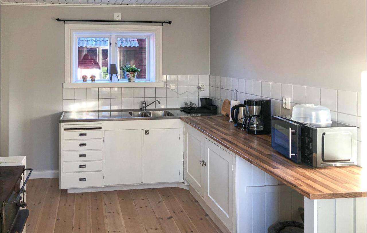 Cozy Home In Raettvik With Kitchen Exterior foto